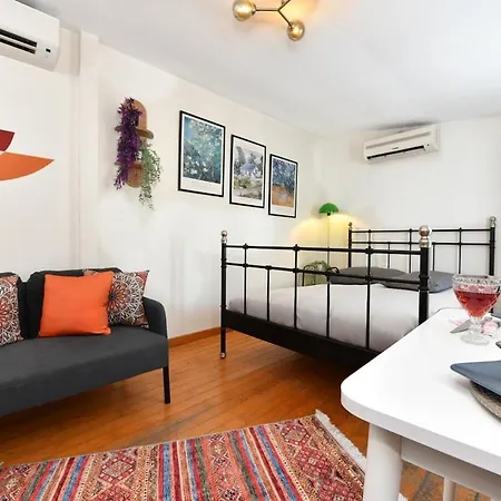 Cute Balcony Retro Design Ac Galata Apartment Istanbul