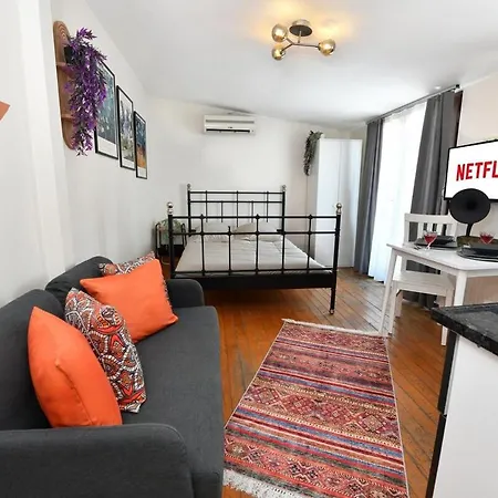 Cute Balcony Retro Design Ac Galata *