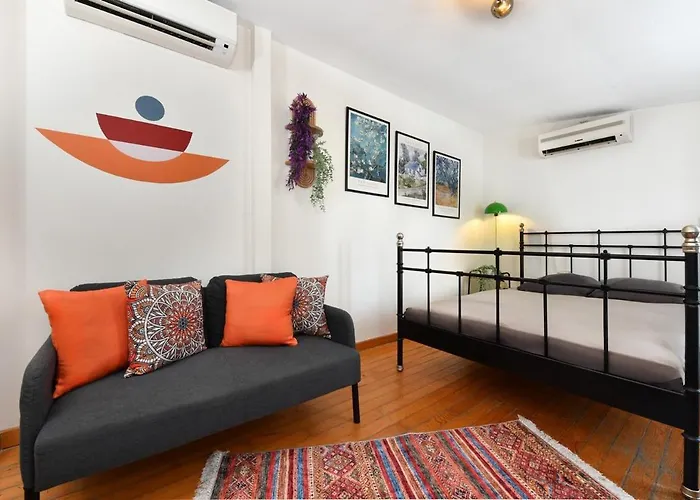 Cute Balcony Retro Design Ac Galata *